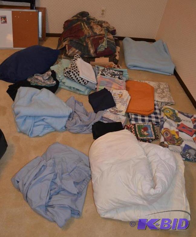 lot 197 image: Double Bed spread, sheets, pillow cases, blan...