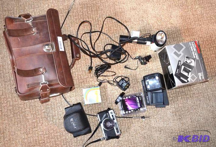 lot 20 image: Yashinon GSN camera with 45mm lens, with flas...
