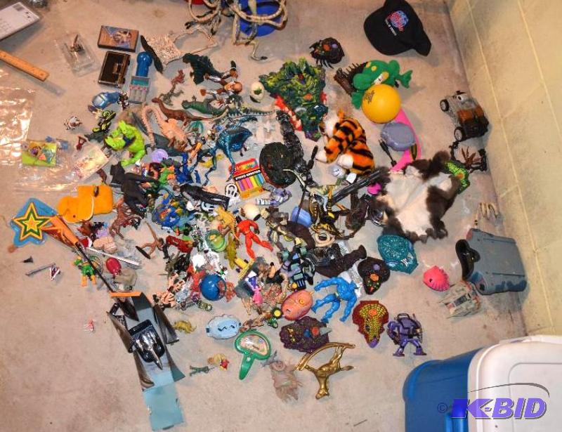 lot 216 image: Star Wars figures Star Wars equipment Variety...