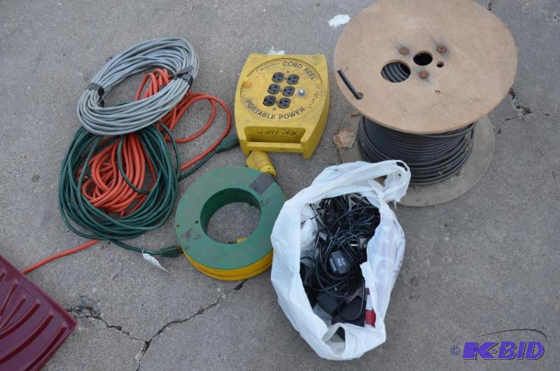 lot 219 image: Electrical - 2 reel power cords, 2 extension ...