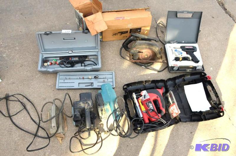 lot 222 image: Power tools - Makita power sander 9911, Skill...