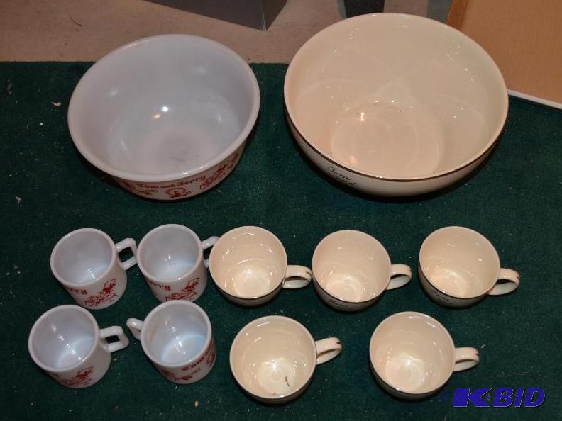 lot 245 image: Vintage Collectible Tom & Jerry cups, mug...