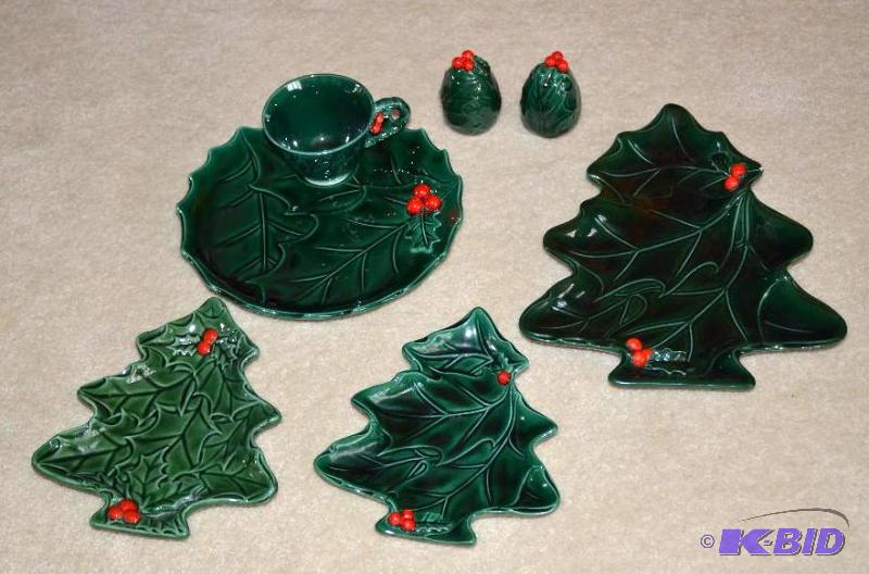 lot 260 image: Lefton collectible Christmas Holly & Berr...