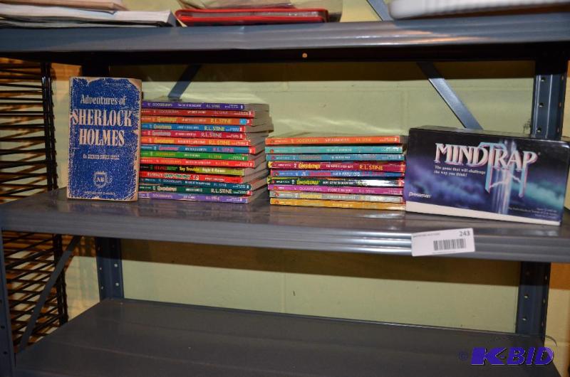 lot 40 image: Set of R.L. Stine Goosebumps books, approx 27...