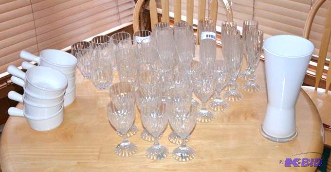 lot 41 image: Mikasa glasses, Orrefors vase, 8 soup bowls,...