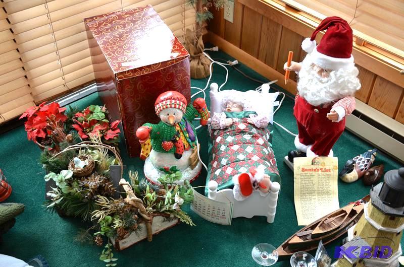 lot 66 image: Christmas decor - animated Santa, animated be...
