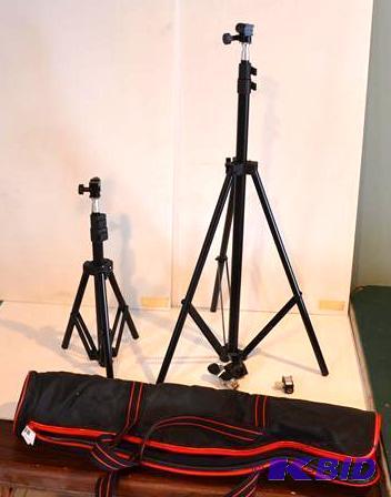 lot 81 image: Camera Tripodslight stands - Dynatran model ...