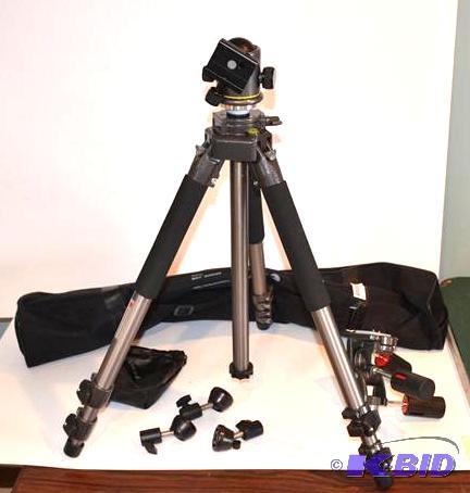 lot 82 image: Dynatran Professional Tripod AT-818 with bag...