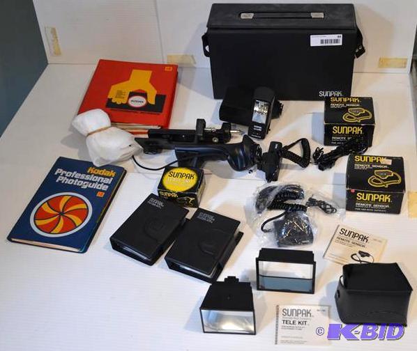 lot 84 image: Sunpak Auto 411, Sunpak slave unit, Sunpak Te...