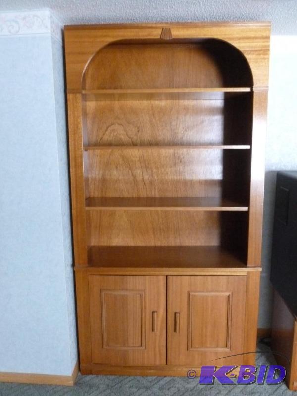 lot 23 image: Beautiful Large Custom Made Mahogany Shelf Ca...