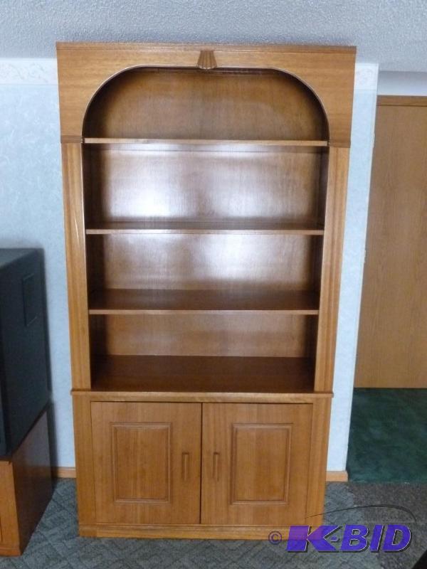 lot 24 image: Beautiful Large Custom Made Mahogany Shelf Ca...