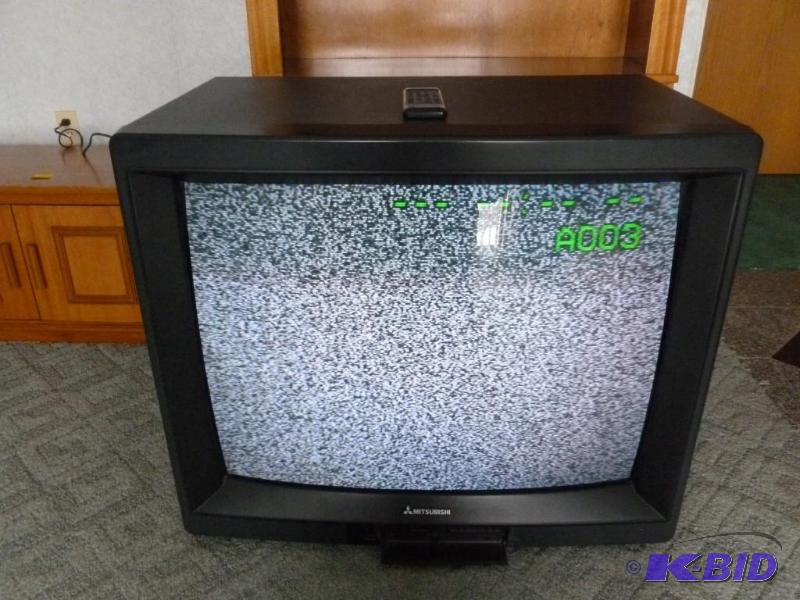 lot 26 image: Mitsubishi 35" T.V Receiver model CS-350...