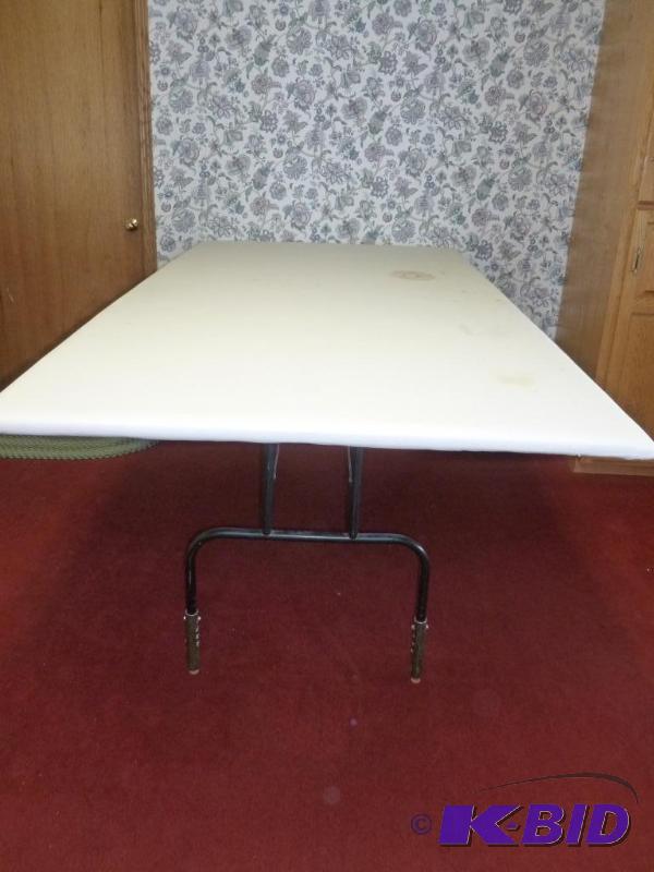 lot 36 image: Large fabric cushioned pinning table that mea...