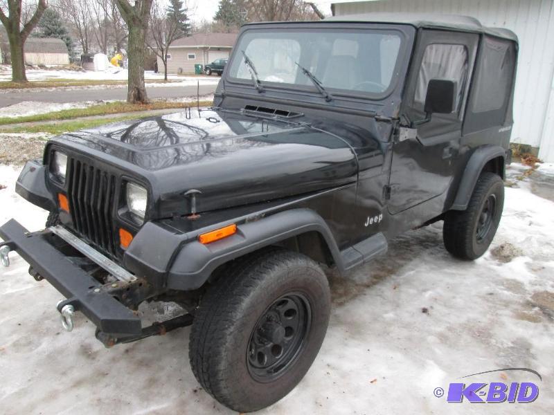 lot 1 image: 1995 Jeep Wrangler, 4 X 4. 4 cylinder, 5 spee...