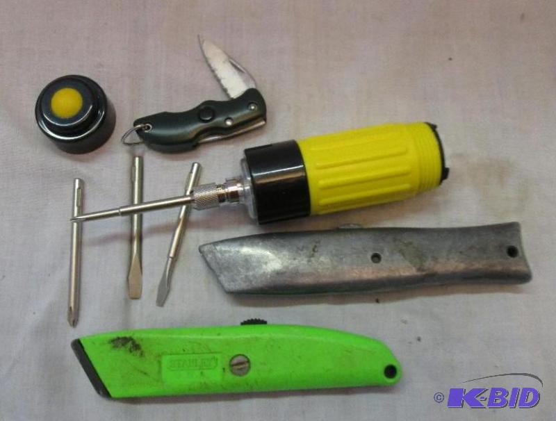 lot 14 image: Pocket knife, box cutters, and a multi head s...