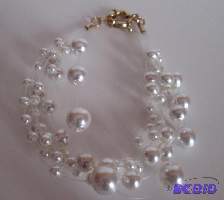 lot 142 image: Pearl beaded braclet with gold clip...