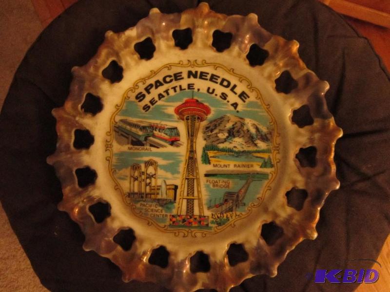lot 180 image: Space needle plate...