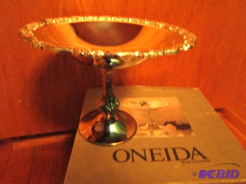 lot 188 image: Oneida serving dish, new...