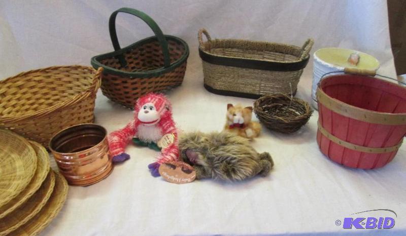 lot 36 image: hedgehog, monkey, cat, and mixed assortment o...