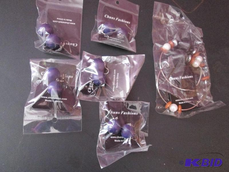 lot 83 image: lot of wooden painted earrings brand new-grea...