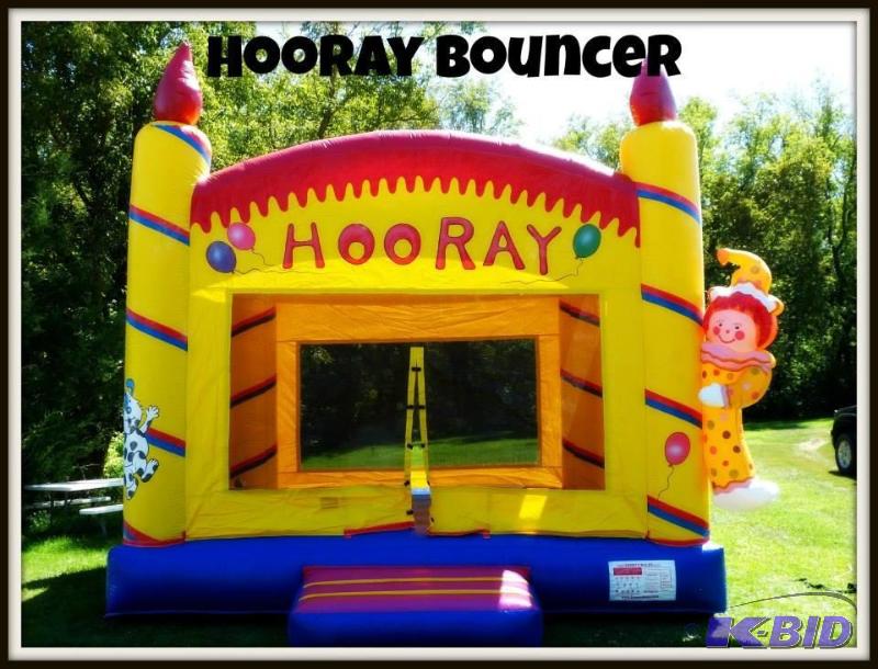 lot 10 image: Hooray Commerical Bounce House Inflatable