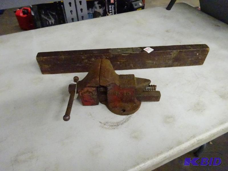 Vise #40 wood level 22 Lon
