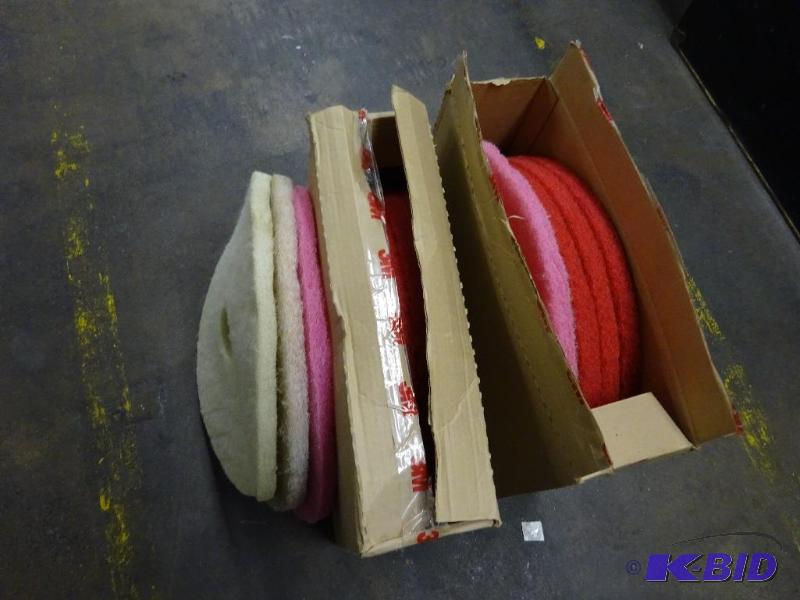 2 boxes of round 5100 buffing pads