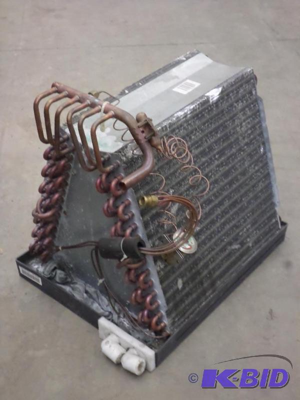 lot 8 image: Model CAPX037B2C Air Conditioner Condenser, I...