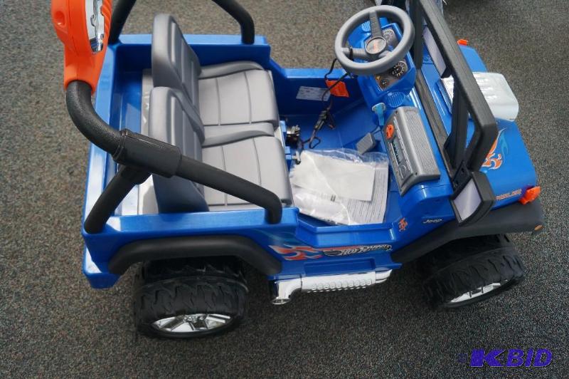lot 18 image: Hot Wheels Jeep Wrangler