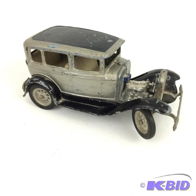 lot 13 image: Hubbley Tin Car