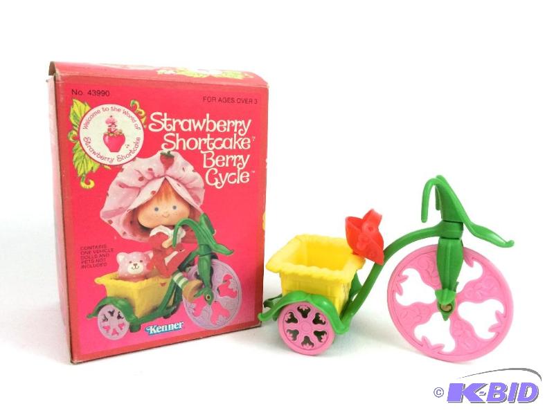 lot 29 image: Strawberry Shortcake Berry Cycle