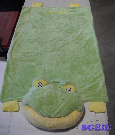 lot 141 image: Kids Travel Blanket Set by Goffa - Frog - The...