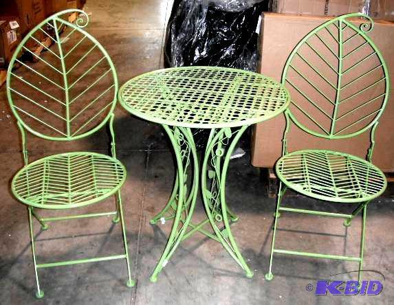lot 53 image: Green Leaf Metal Bistro Set - Table is 23.5&q...