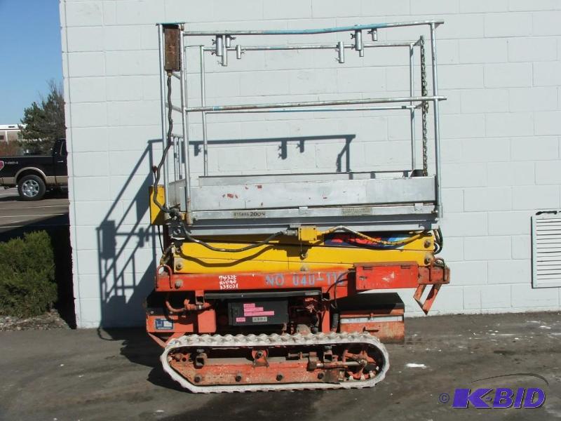 Aichi RV040 Track Drive Rough Terrain Scissor Lift