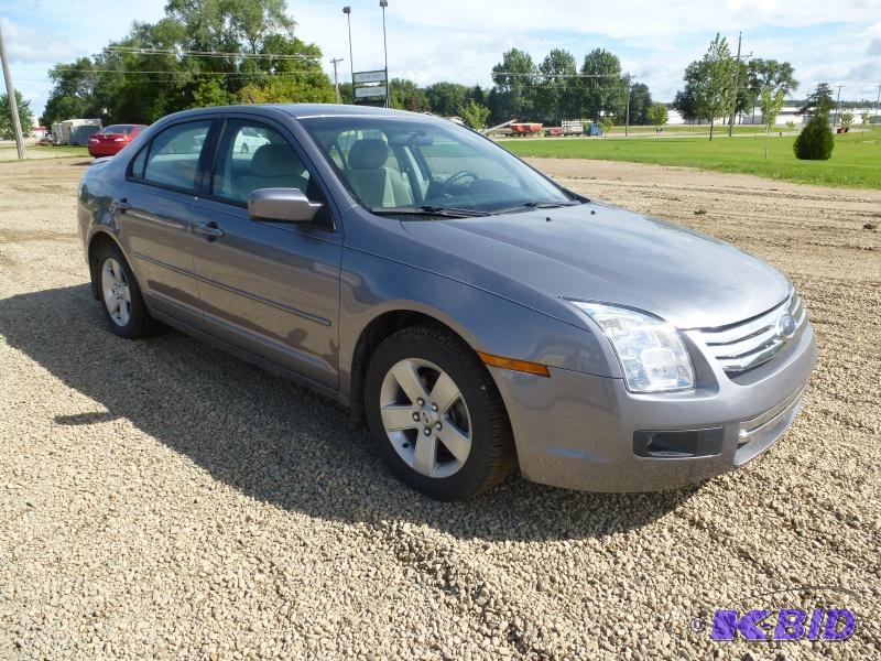 2007 Ford Fusion Has 4 cylinder engine, Auto...