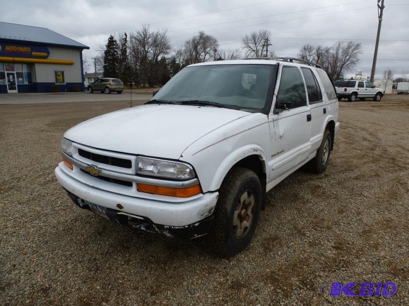 1999 Chevy Blazer 4WD Has 4.3 Liter V6 engin...