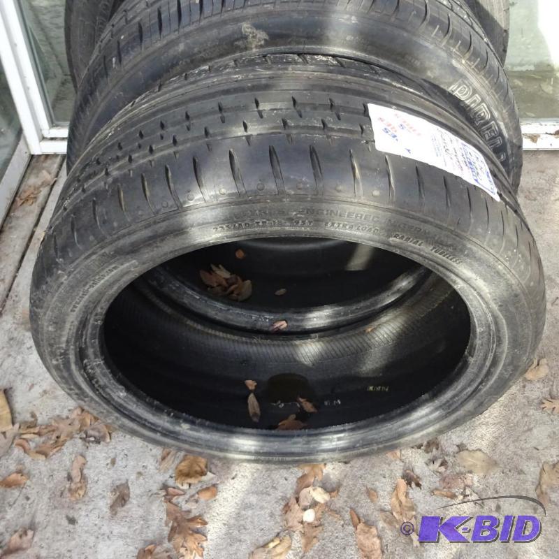 235 40 R18 continental tire. Like new...