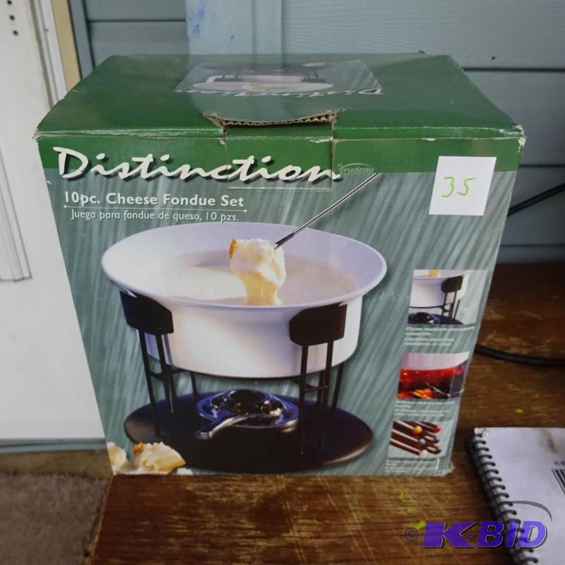 Dstinction 10 piece cheese fondue set. New....