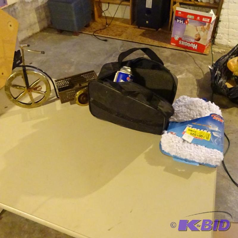 Wash mit. Emergency kit. Metal decorative tri...