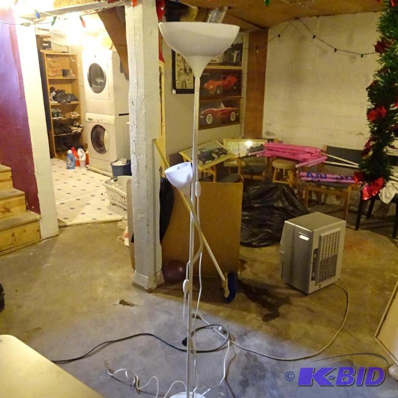 Floor lamp. Works. No bulbs...