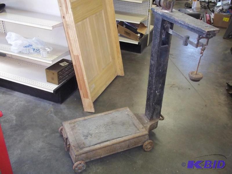Vintage Platform scale with weights...