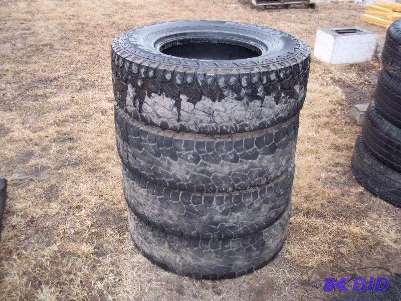 set of 4 Hankook LT265-75R16...