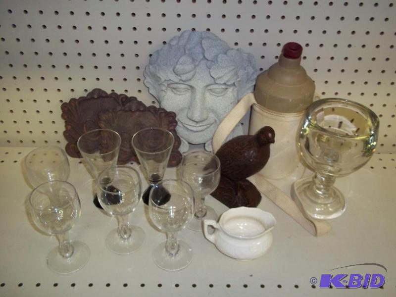 Decor and wine glasses...