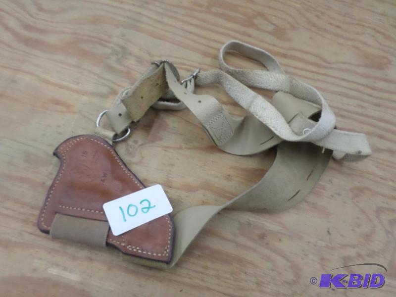 lot 102 image: Smith & Wesson #19 Leather Pistol Holster...