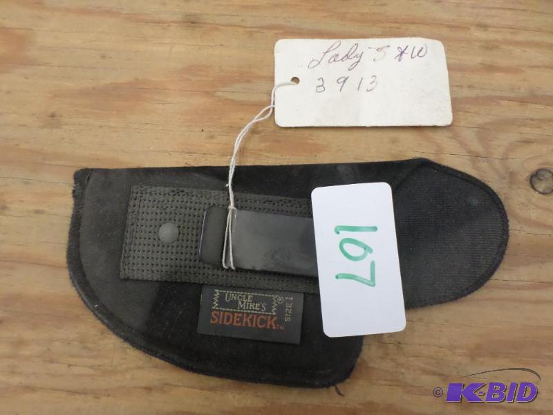 lot 107 image: Uncle Mikes Sidekick Pistol Holster...