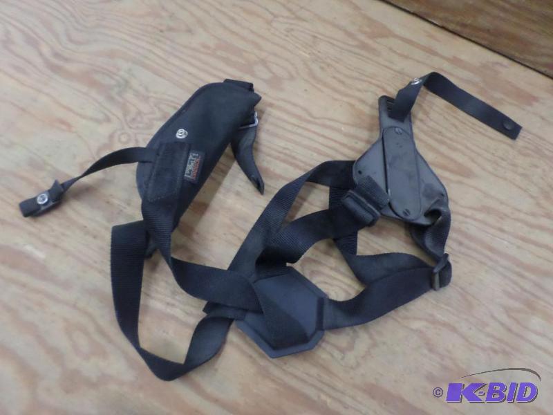 lot 35 image: Uncle Mikes Sidekick Pistol Holster...