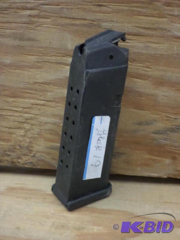 lot 52 image: Glock 19 Pistol Magazine...