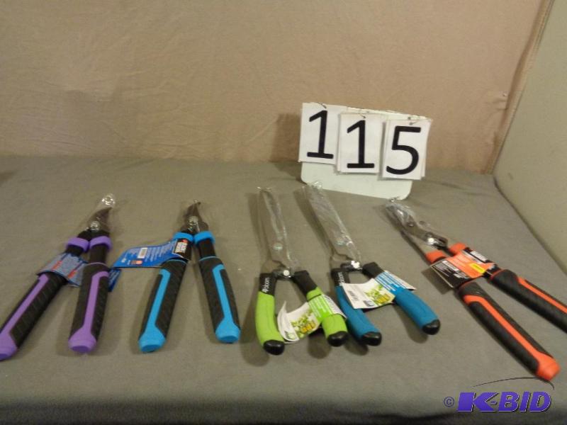New Display Model Black and Decker 18&quotCo...