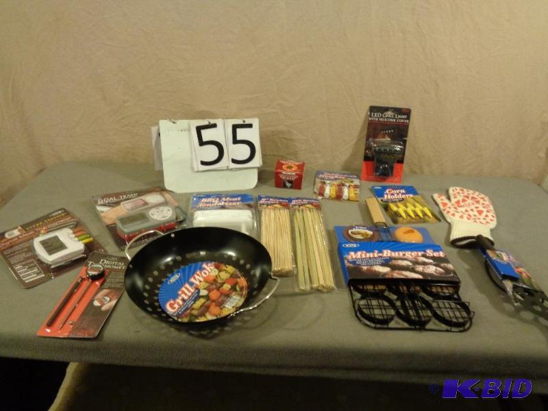 New Display Model Grill Accessories. Chili Pe...