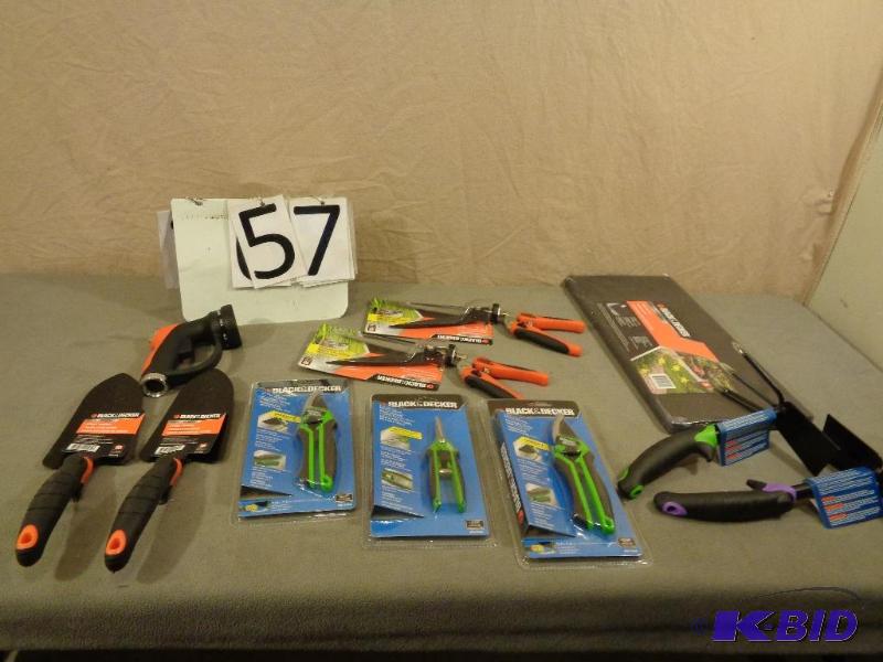 New Black and Decker Garden Tools. Kneeling P...